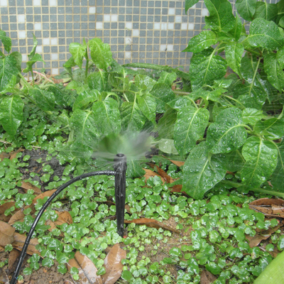Engenharia Sprinkler de irrigação de jardim de plástico em solo com raio de pulverização de 0-1,3M