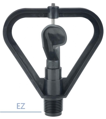 Impressão de cabeçalho jardim irrigação sprinkler balanço balançando e desempenho normal