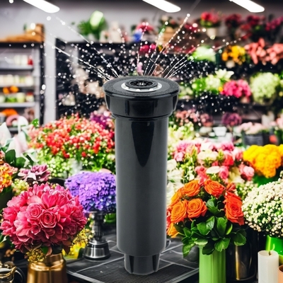 Melhore seu jardim e pátio com este aspersor de rega/limpeza