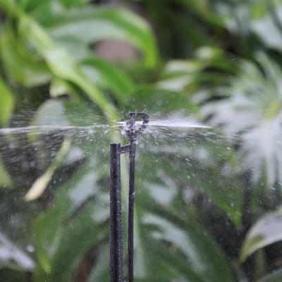 Engenharia Plástico Tipo G Pneus Triangulares Agricultura e Florestas Irrigação Microsprinkler rotativo