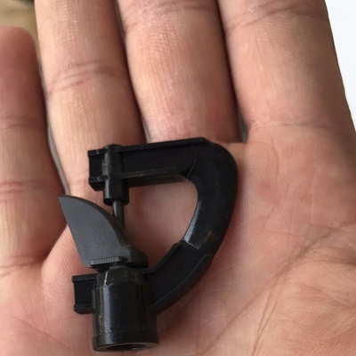 Sprinkler rotativo de irrigação de plástico de engenharia durável para jardim ao ar livre moderno