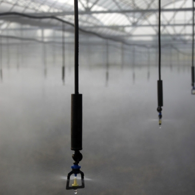 Sprinkler rotativo de irrigação florestal com pressão de 150-300KPA e raio de pulverização de 0,9-1,5M