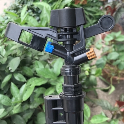 Sistema de irrigação de pulverizadores de impacto com características convenientes