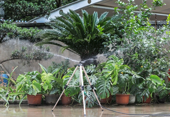 360 Sprinkler de rotação de bico duplo para jardim feito de plástico de engenharia durável